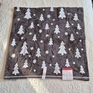 Caro Home bath towel, tree design 100% cotton 27" x 54" NEW